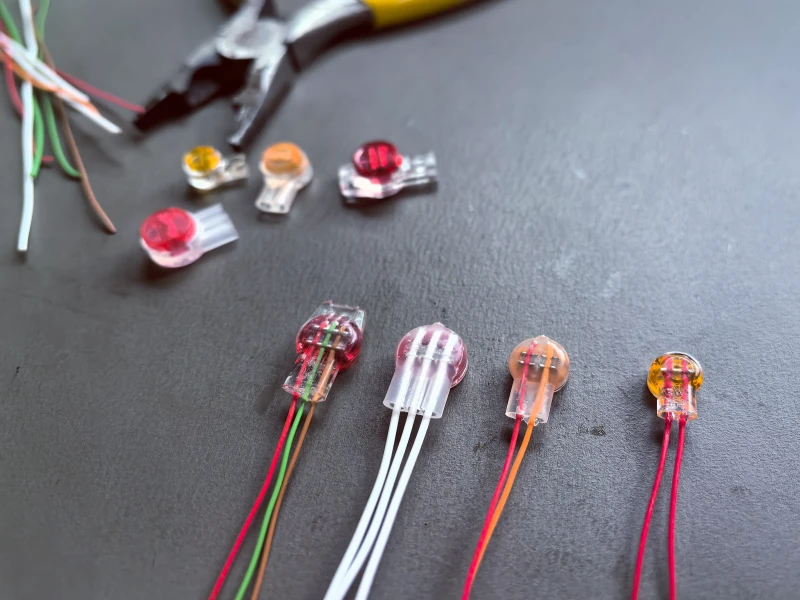 UY UY2 UR and UR2 connectors crimped with wires back view